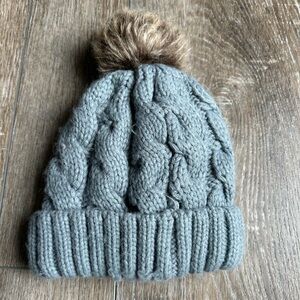Gigi Pip Cable Gray Beanie with Pom one size